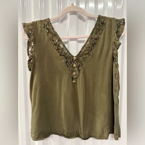 ANDREE BY UNIT Olive Lace Accent Sleeveless Blouse